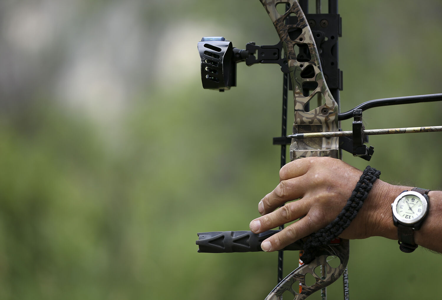 Dennis Thorson pulls back his arrow before releasing on the eighth target